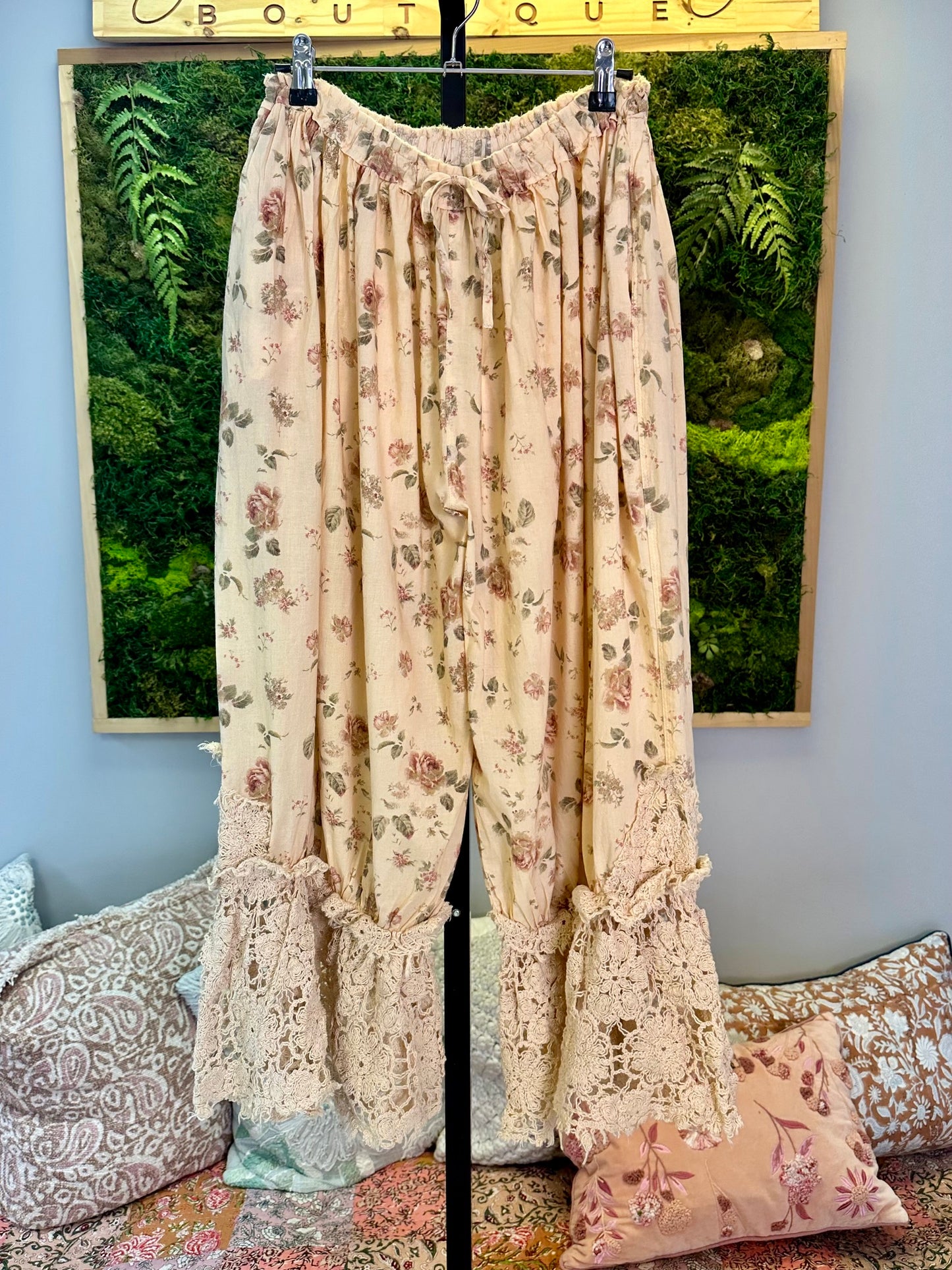 Alluring Romance - Sweet Rose Bloomers